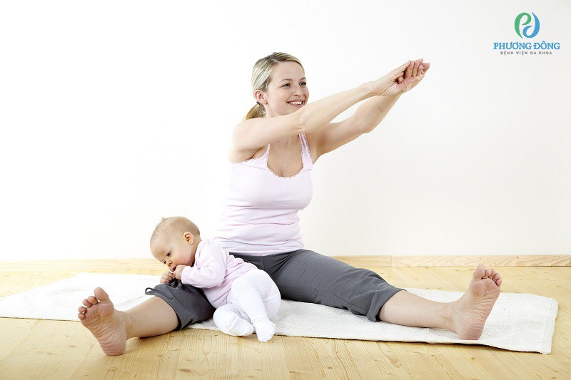 Tập yoga nhẹ nhàng sau sinh giúp đẩy hết sản dịch ra ngoài