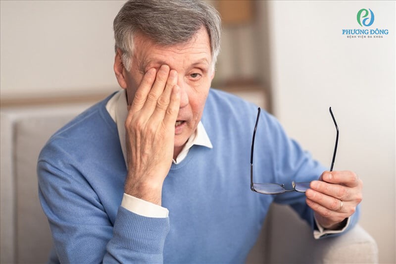 Người cao tuổi là đối tượng có nguy cơ cao bị đục thuỷ tinh thể và các bệnh về mắt