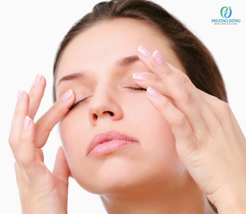Massage mắt đúng cách giúp cải thiện tình trạng cận thị lồi mắt