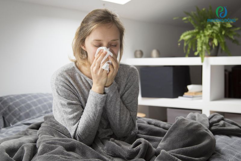 Cảm lạnh khiến cơ thể có nhiều triệu chứng khó chịu, mệt mỏi