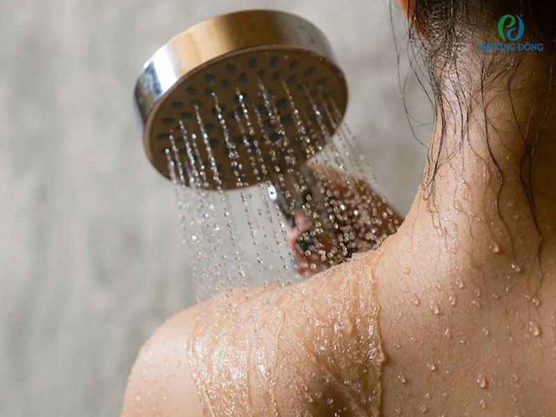 Tắm có giúp giảm triệu chứng cảm lạnh