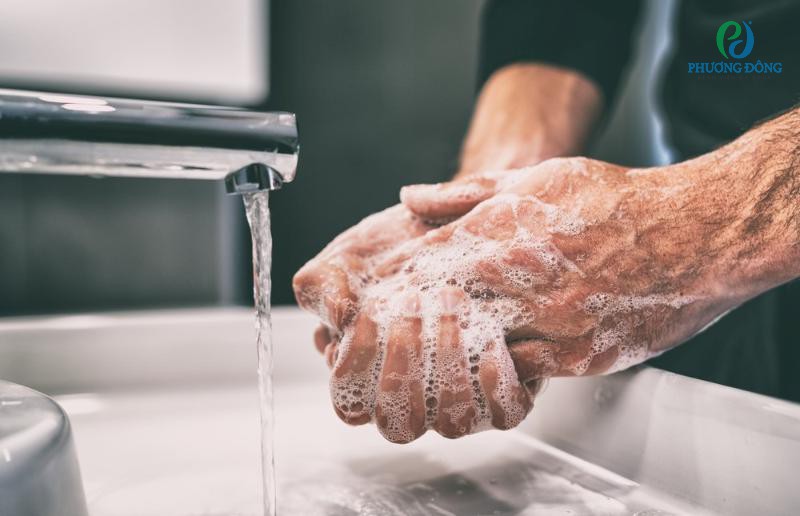 Chú ý vệ sinh tay thường xuyên bằng xà phòng sát khuẩn