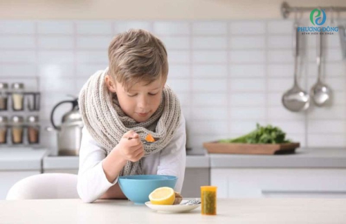 Trẻ bị cảm lạnh nên ăn gì?