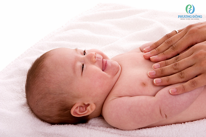 Mát-xa bụng cho bé mỗi ngày có thể giúp hệ tiêu hóa của bé phát triển ổn định hơn