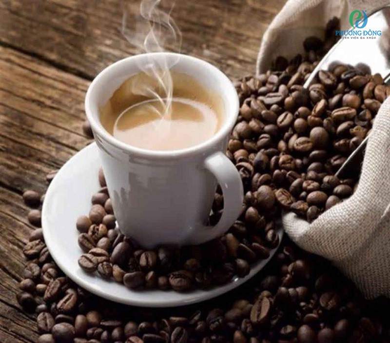 Hạn chế sử dụng các loại đồ uống có chứa caffeine để giảm tình trạng đau nhức đầu