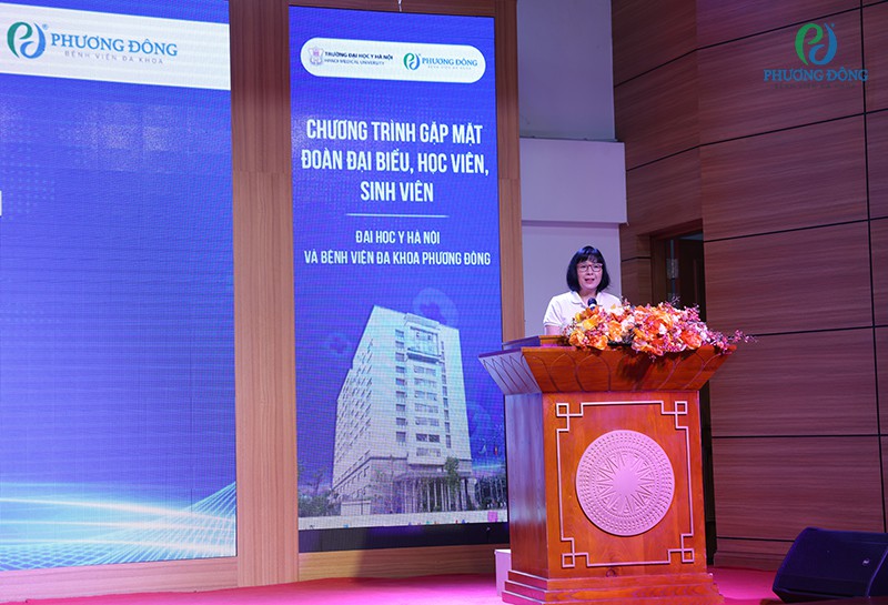 TS.BS Phan Thị Minh Ngọc - Phó Trưởng phòng Công tác HSSV và Quản lý Ký túc xá Đại học Y Hà Nội phát biểu tại buổi gặp mặt.