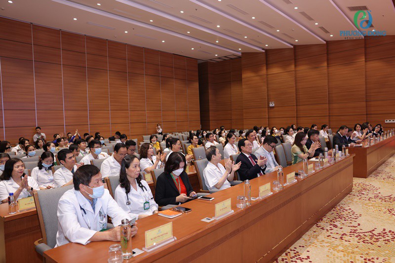 Ban Lãnh đạo, đội ngũ chuyên gia, y bác sĩ, cán bộ nhân viên của Bệnh viện Đa khoa Phương Đông tham gia lễ ký kết. 