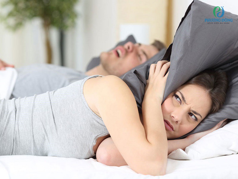 Bệnh nhân có triệu chứng ngáy ngủ hay khó thở