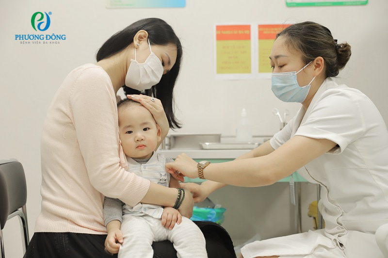 Bệnh viện Phương Đông có đa dạng gói vắc xin để ba mẹ lựa chọn.