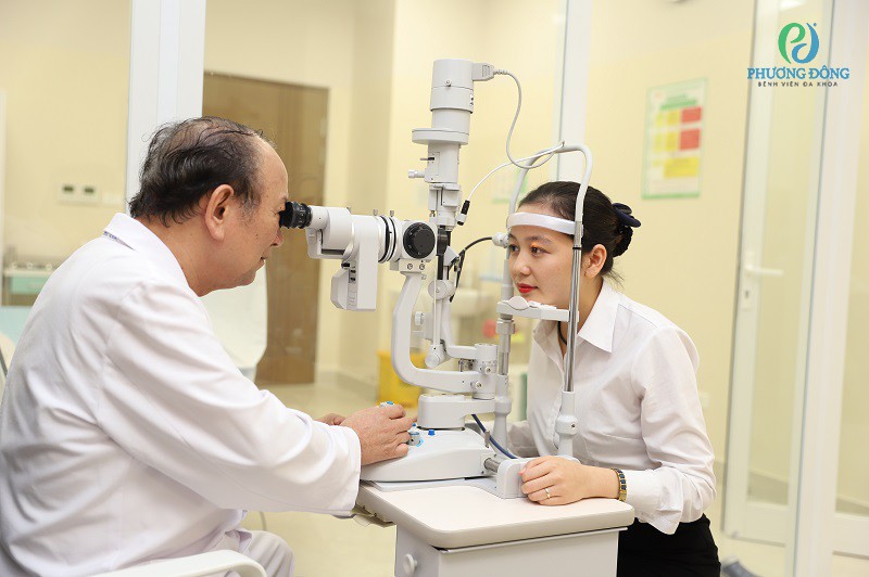 Miễn phí thử kính và đo khúc xạ máy áp dụng khi khách hàng mua cả gọng kính và mắt kính của Bệnh Viện