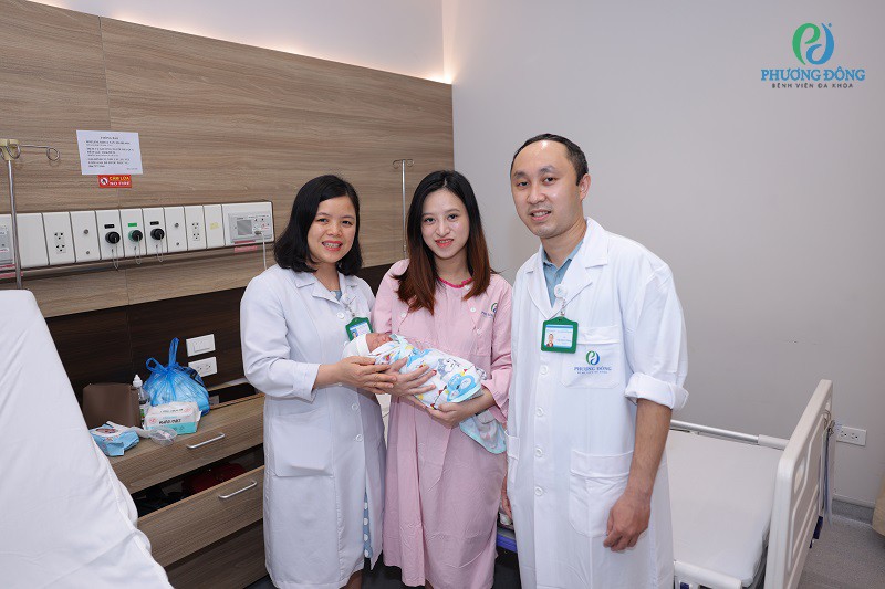 Bác sĩ tại IVF Phương Đông “mát tay” mang tin vui đến cho các cặp đôi mong con.