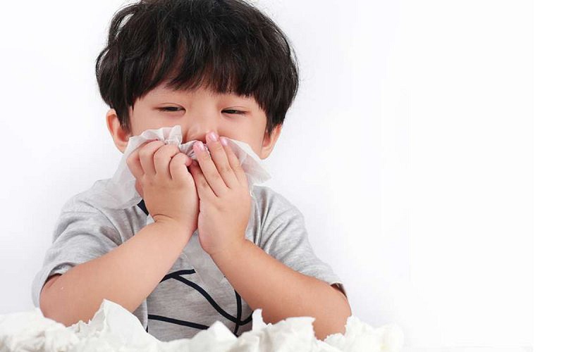 Trẻ nhỏ là đối tượng dễ mắc viêm phổi do virus