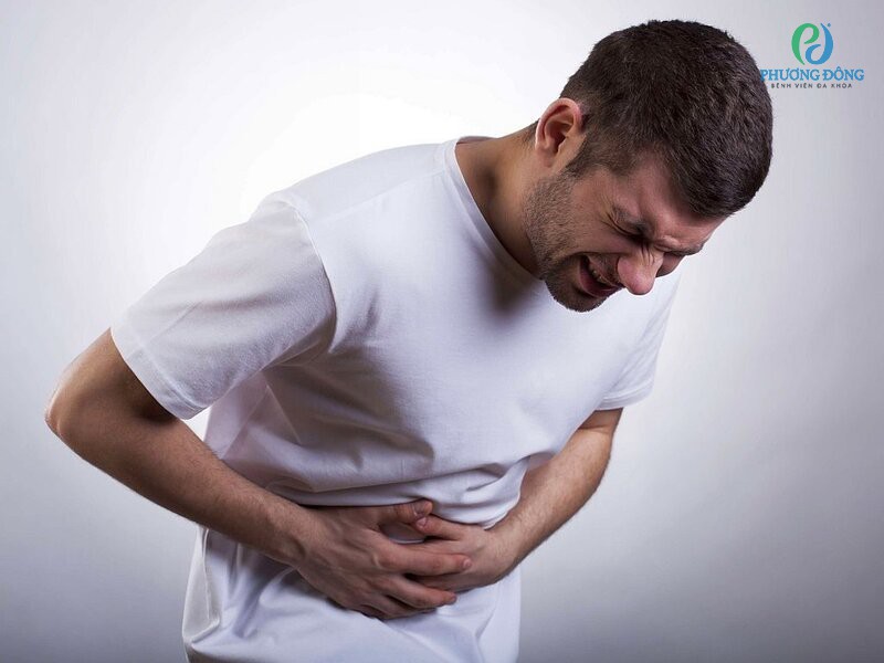 Người bệnh thường xuyên bị đau vùng thắt lưng hoặc bụng dưới