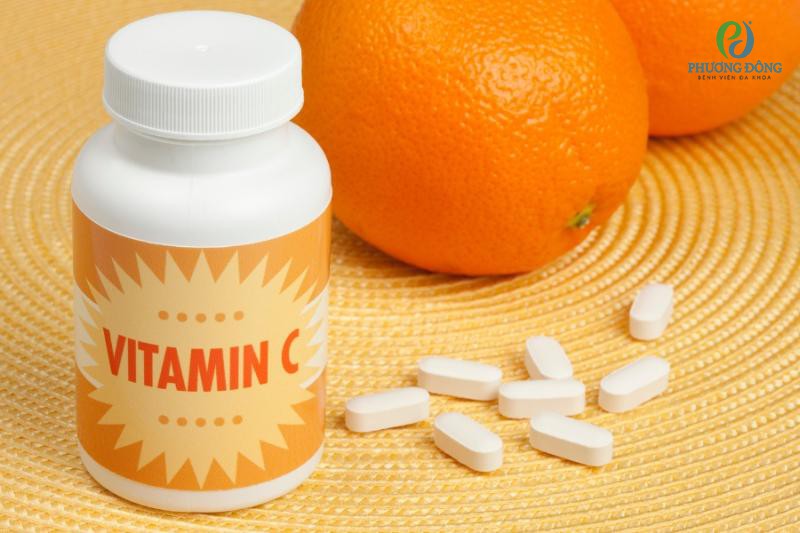 Uống vitamin C có bị nổi mụn không?