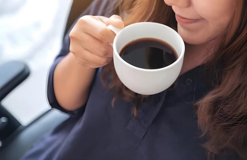 Người bệnh gan nhiễm mỡ có thể uống cafe không đường, nguyên chất