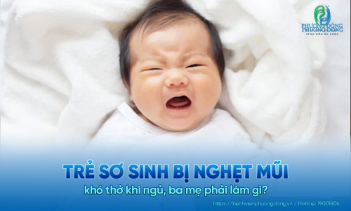 Trẻ sơ sinh bị nghẹt mũi khó thở khi ngủ, ba mẹ phải làm gì?