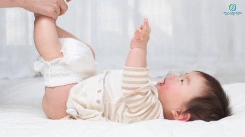 Trẻ sơ sinh bị đi ngoài: Dấu hiệu - cách xử lý - cách chăm sóc