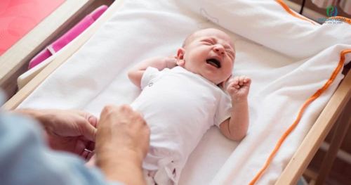 Trẻ sơ sinh không đi ngoài: Nguyên nhân và cách xử lý