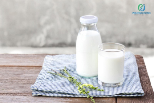 Bị sốt siêu vi uống sữa được không?