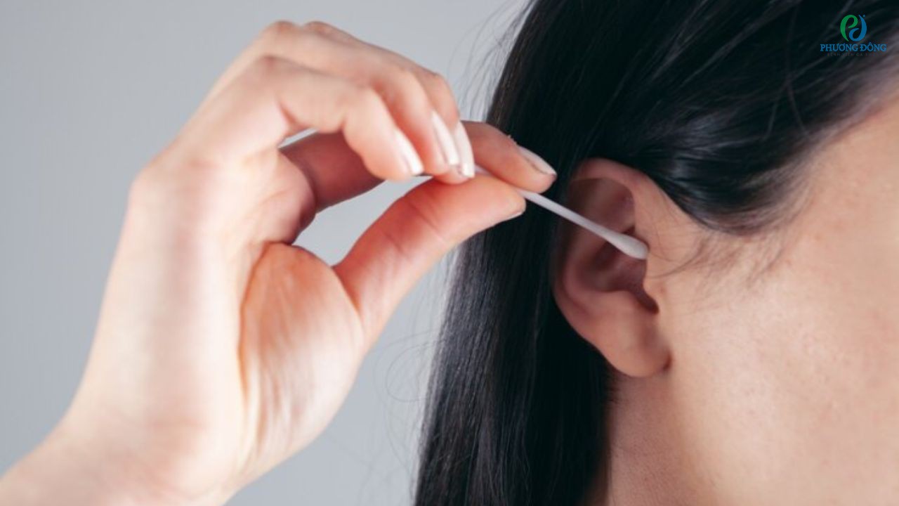 Vệ sinh tai thường xuyên hết sức quan trọng trong khi điều trị viêm tai giữa
