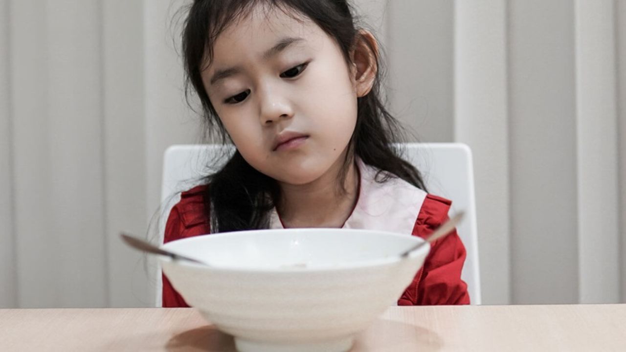 Biểu hiện thường thấy nhất là chán ăn, hay bỏ bữa