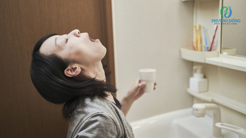 Dùng nước súc họng để điều trị vi khuẩn gây bệnh
