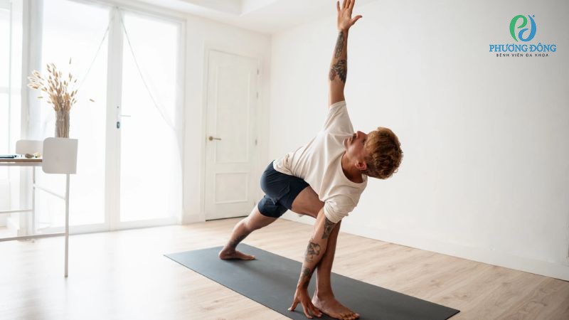 Bác sĩ trả lời: Bị thoái hóa cột sống có nên tập yoga?