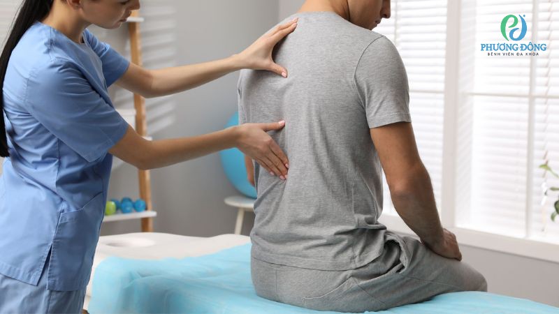 Hướng điều trị xẹp đốt sống lưng theo giai đoạn bệnh tiến triển