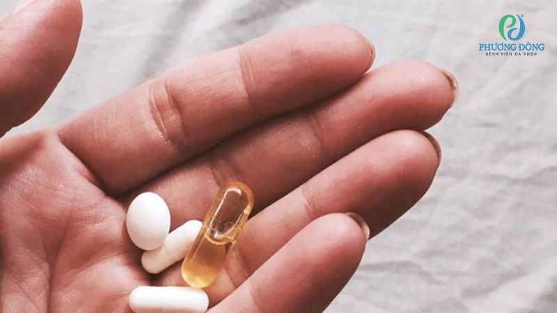 Sau mổ cột sống bệnh nhân nên uống thuốc theo đơn kê bác sĩ