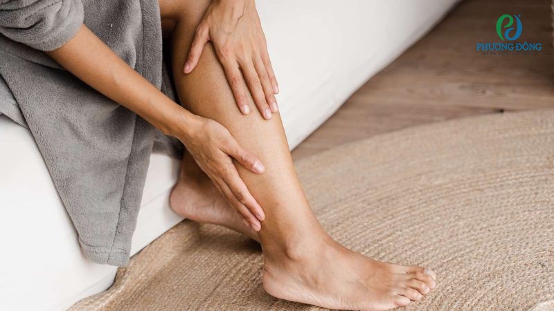 Tê nhức là biểu hiện hàng đầu khi dây thần kinh bị chèn ép