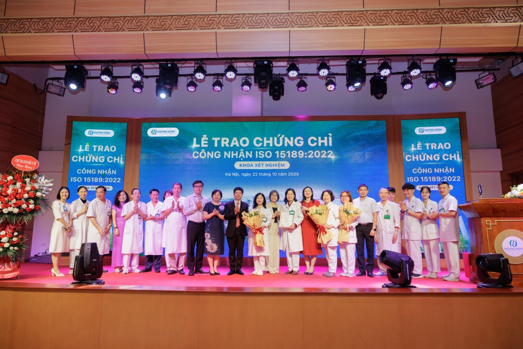 Bệnh viện Phương Đông đón nhận chứng chỉ quốc tế ISO 15189:2022
