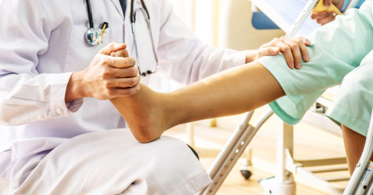 Bạn nên đến gặp bác sĩ uy tín càng sớm càng tốt