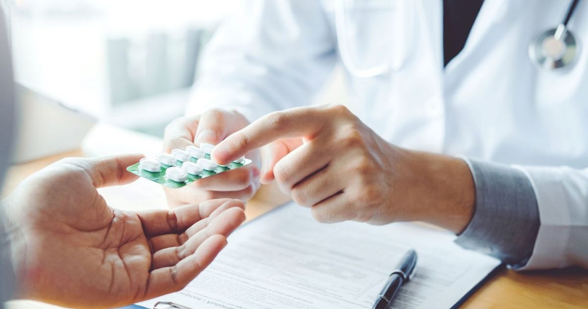 Bạn có thể uống thuốc theo hướng dẫn của bác sĩ chuyên khoa