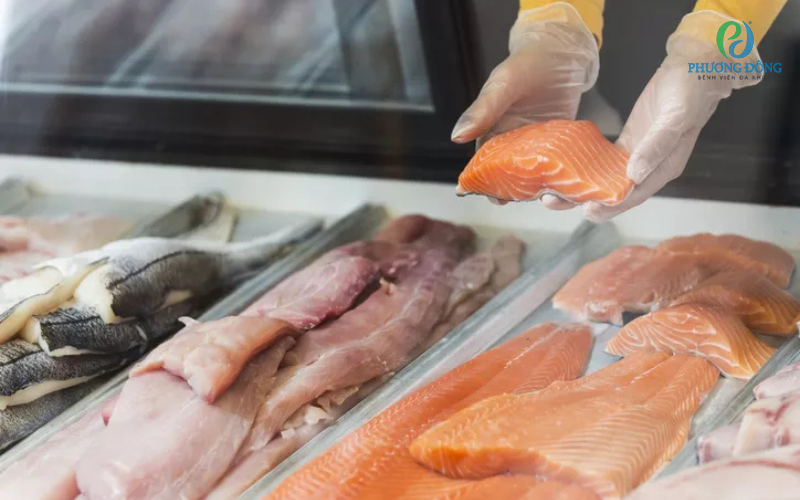 Người bị trào ngược dạ dày nên chú ý đến cách chế biến và loại cá mình tiêu thụ