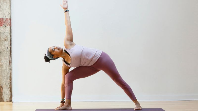 Mặc dù có thể tập nhưng bạn nên lưu ý đến một số điểm quan trọng khi tập yoga