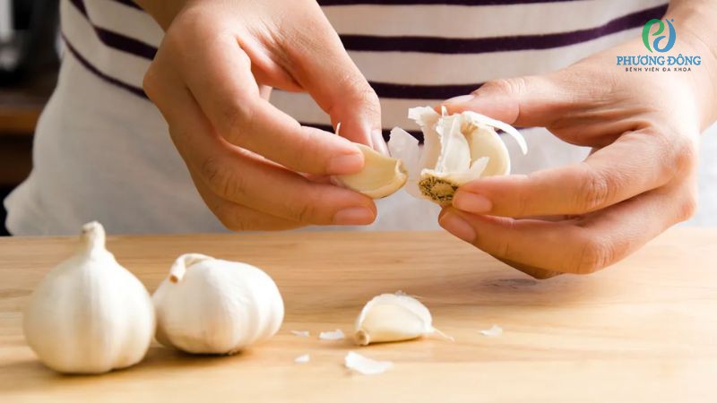 Giải đáp cùng bác sĩ: Đau dạ dày ăn tỏi được không?