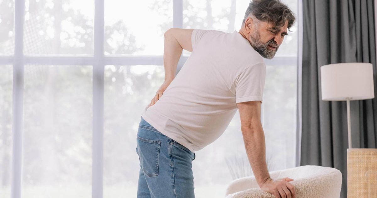 Bạn có thể cảm thấy khó cúi, xoay người