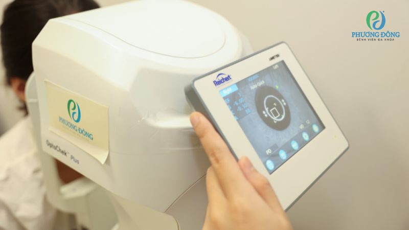 Khám mắt tại Bệnh viện Đa khoa Phương Đông