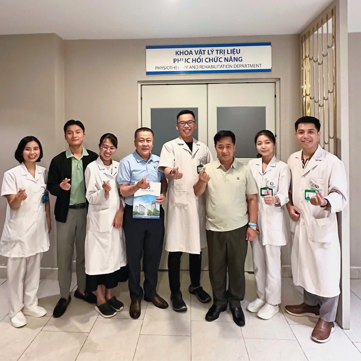 Khoa Vật lý trị liệu - Phục hồi chức năng Phương Đông đón tiếp vị khách đặc biệt