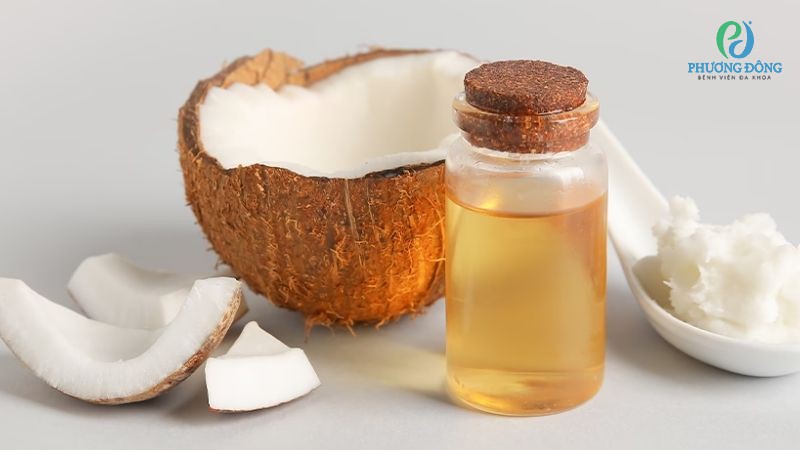 Nhỏ dầu dừa vào mắt trẻ có thể làm tổn thương nghiêm trọng giác mạc