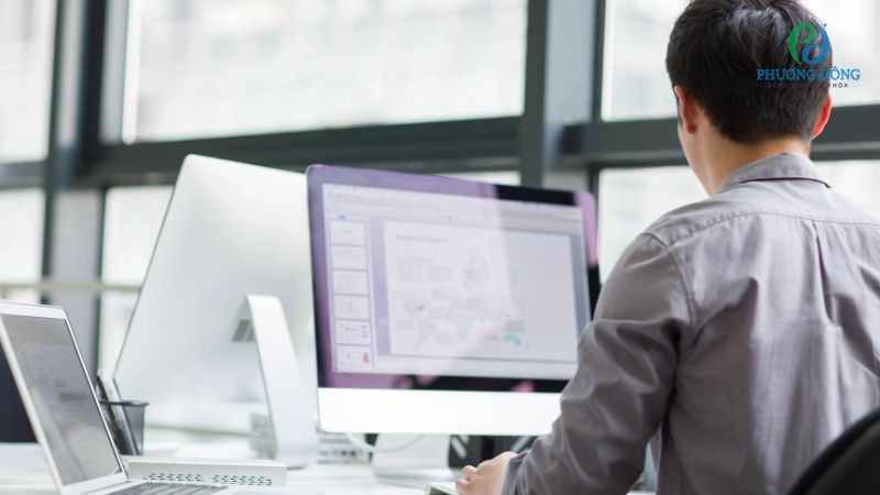 Môi trường cung cấp đủ sáng là một trong những cách hết mỏi mắt