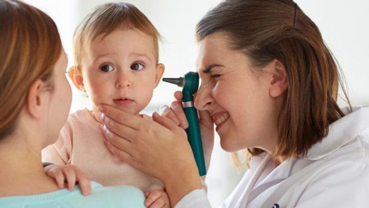 Bạn nên đưa bé đến Bệnh viện uy tín để được bác sĩ hỗ trợ thăm khám