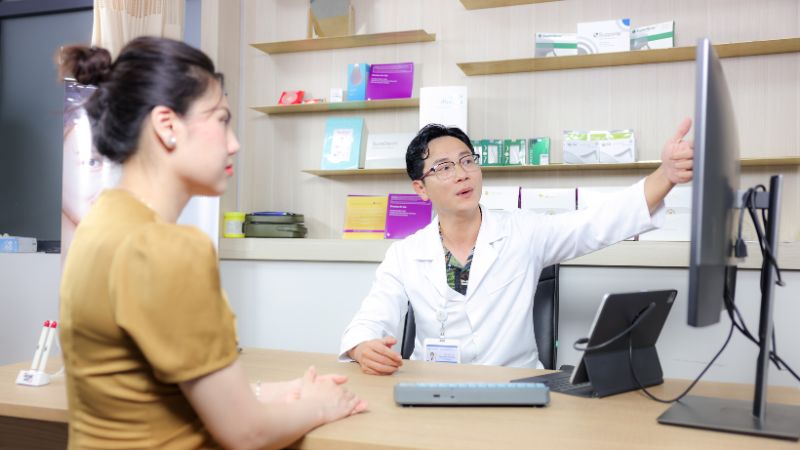 Thăm khám tại Trung tâm Thẩm mỹ Phương Đông