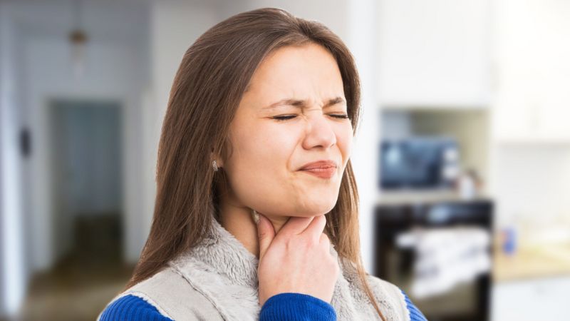 Ngoài sưng đỏ, các hạt trên lưỡi còn khiến người bệnh khó nhai nuốt