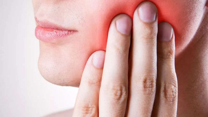 Thiếu vitamin B12 có thể gây ra các vấn đề về niêm mạc miệng
