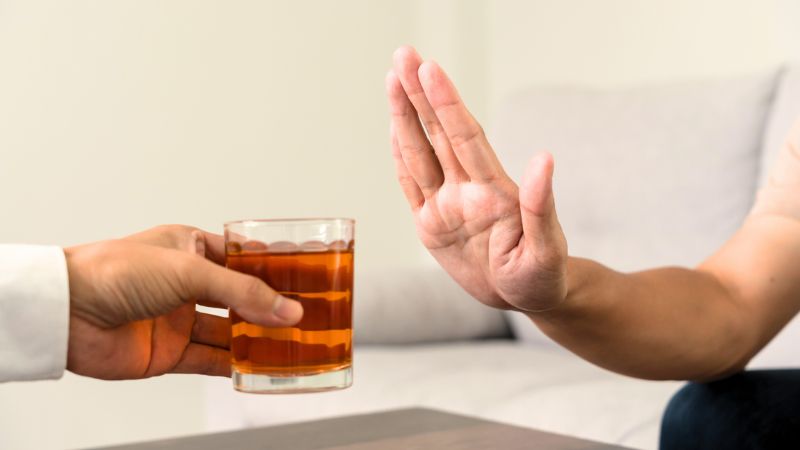 Bạn nên hạn chế uống rượu bia