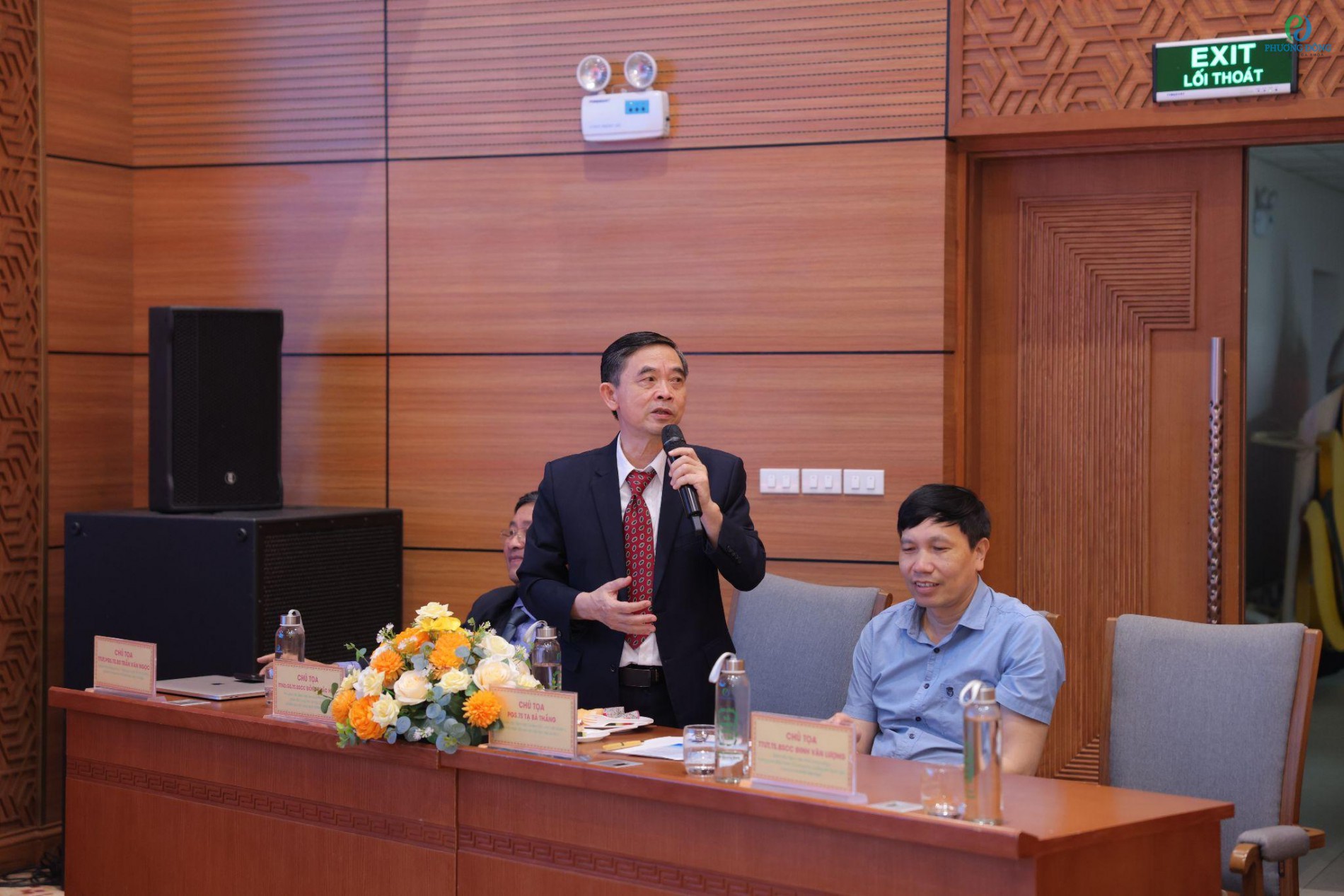 TTND.GS.TS.BS Đồng Khắc Hưng phát biểu tại hội nghị.