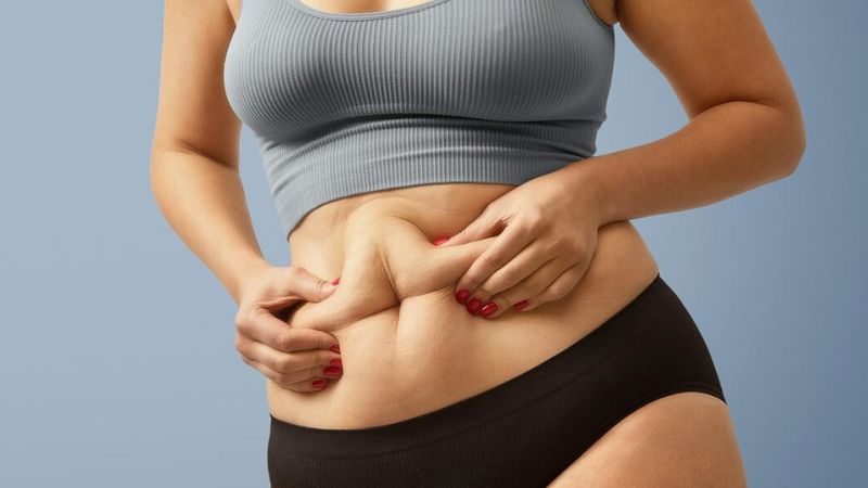 Tăng cân là một trong những nguyên nhân khiến người phụ nữ ngáy ngủ