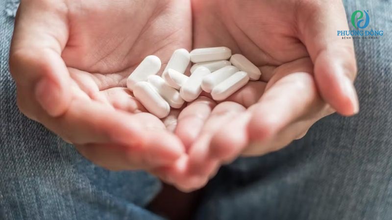 Tham khảo bác sĩ sử dụng thuốc hỗ trợ giảm đau sau cắt amidan