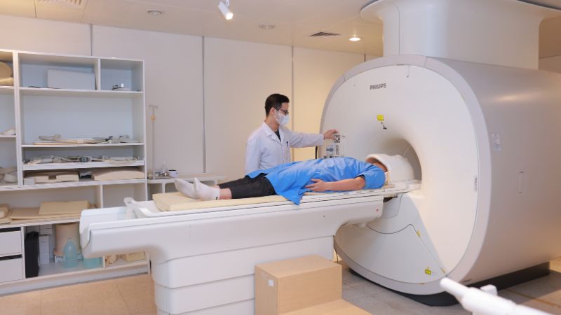 Bệnh nhân phải được chụp chiếu chuyên sâu để kiểm tra chấn thương